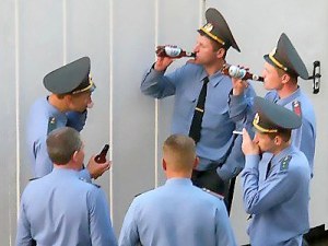 338-0801202454-cops-drunk-police